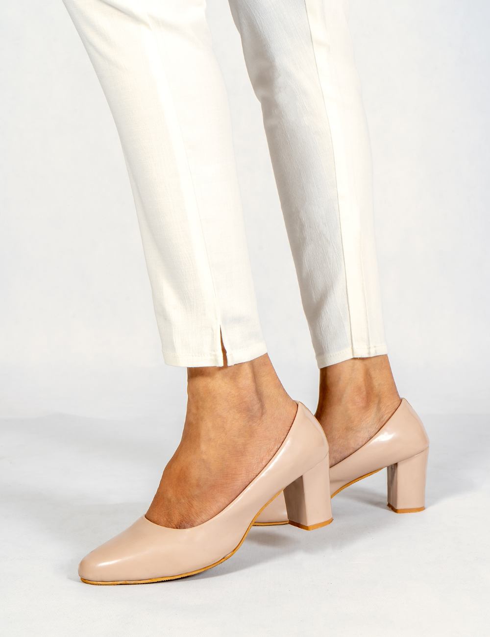 Women Creamy White Cotton Lycra Pant