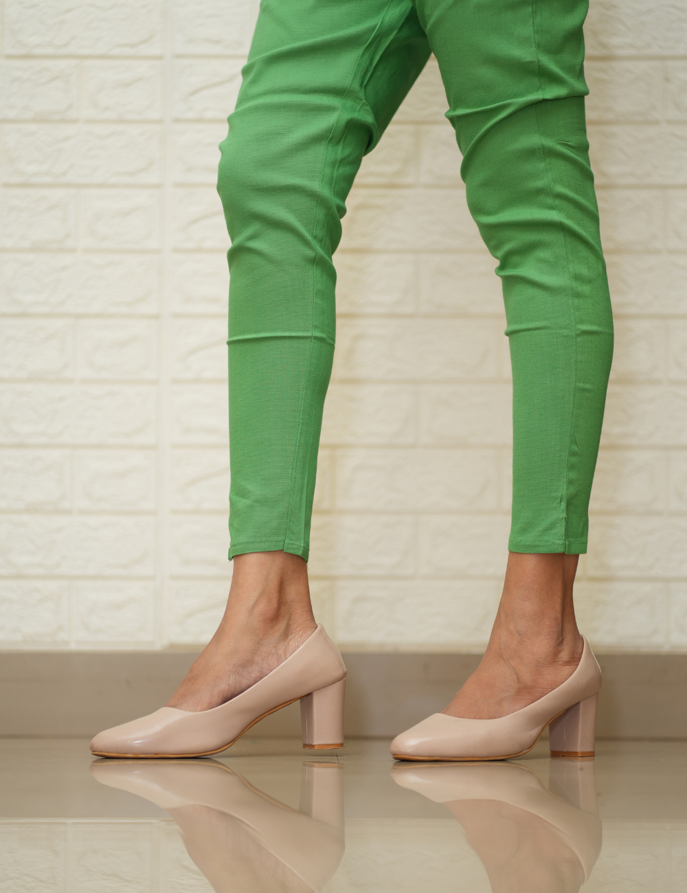 Women Parrot Green Cotton Lycra Pant
